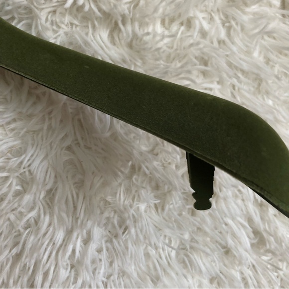 Authentic Gucci Green Velvet Hangers - Picture 3 of 4